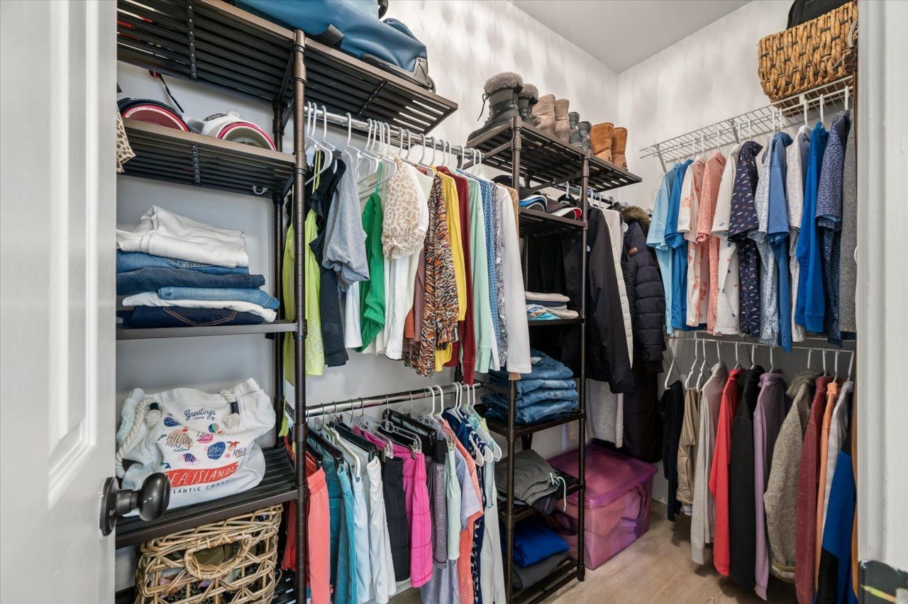 1600 Long Grove Drive Photo 14