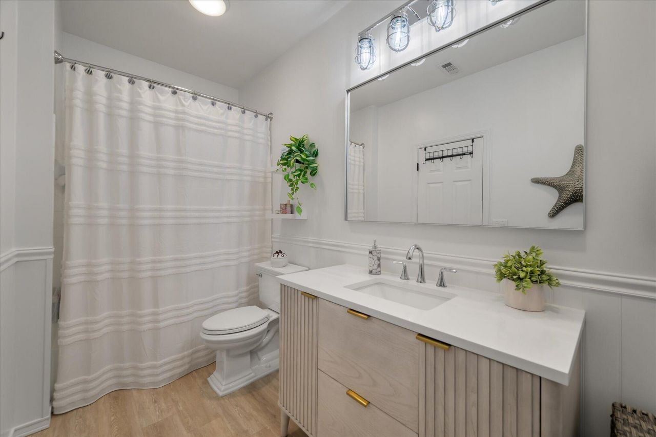 1600 Long Grove Drive Photo 15