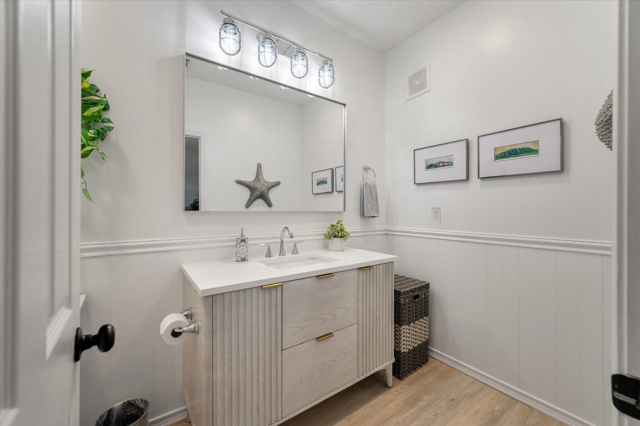 1600 Long Grove Drive Photo 16