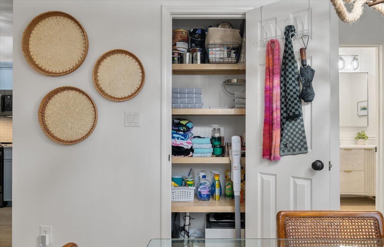 1600 Long Grove Drive Photo 17