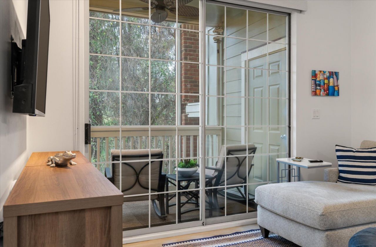 1600 Long Grove Drive Photo 18