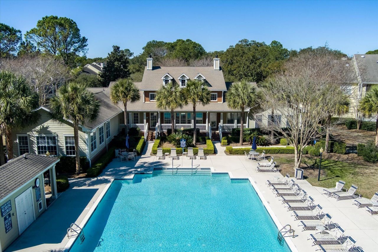 1600 Long Grove Drive Photo 23