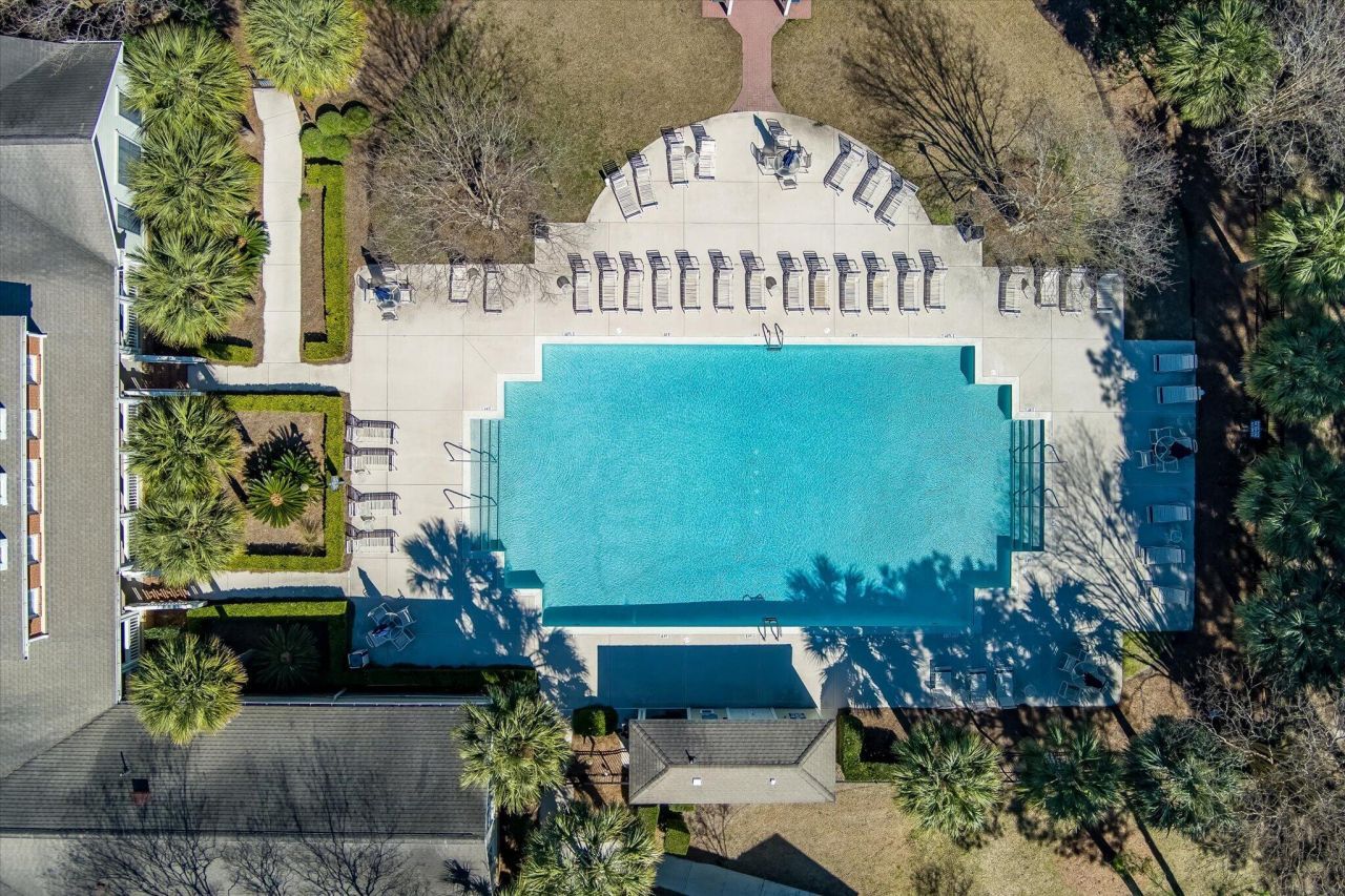 1600 Long Grove Drive Photo 24