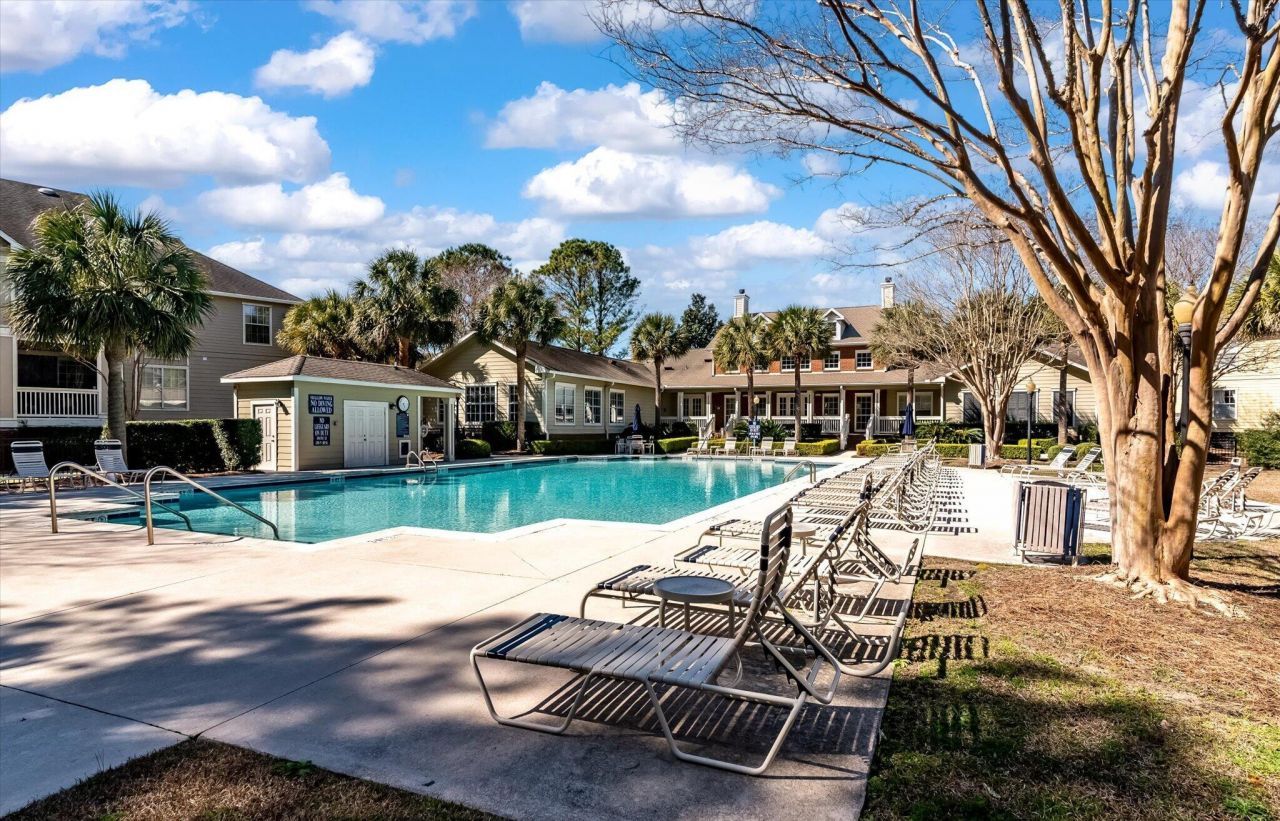 1600 Long Grove Drive Photo 27