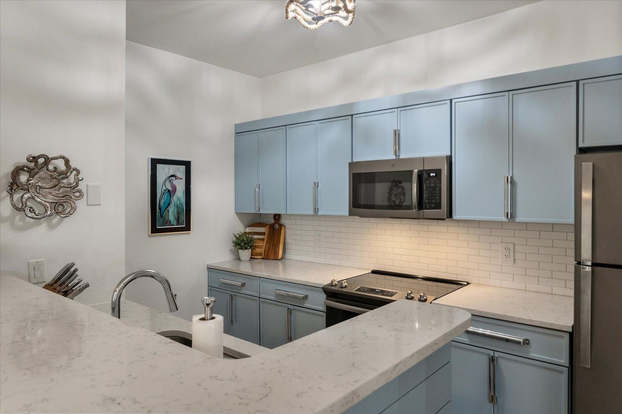 1600 Long Grove Drive Photo 4