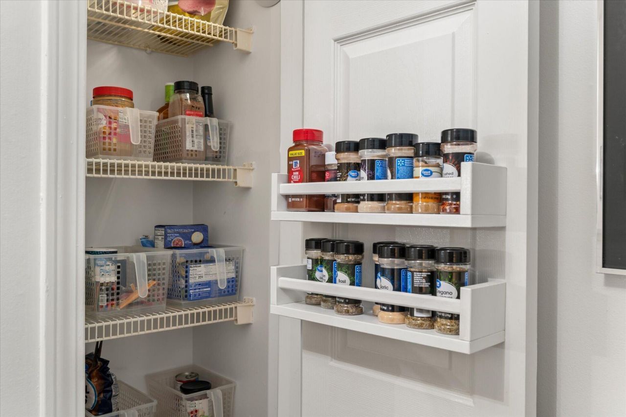 1600 Long Grove Drive Photo 8