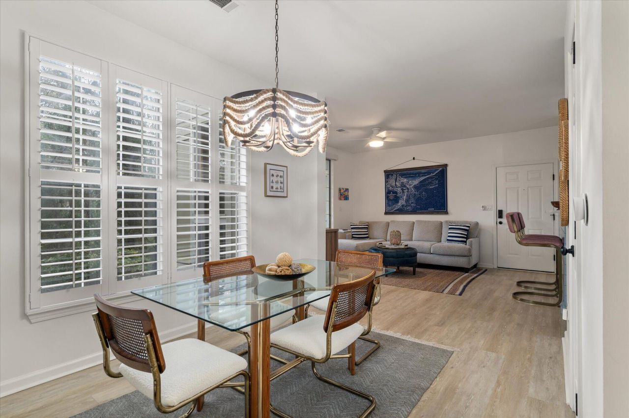 1600 Long Grove Drive Photo 9