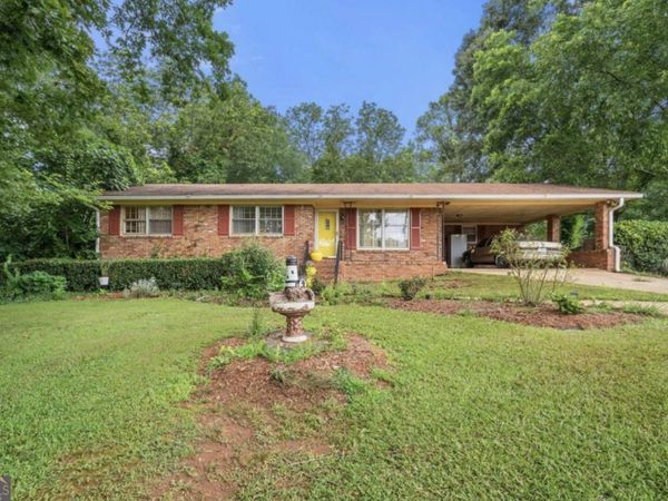 90 North Drive, Hampton, GA 30228