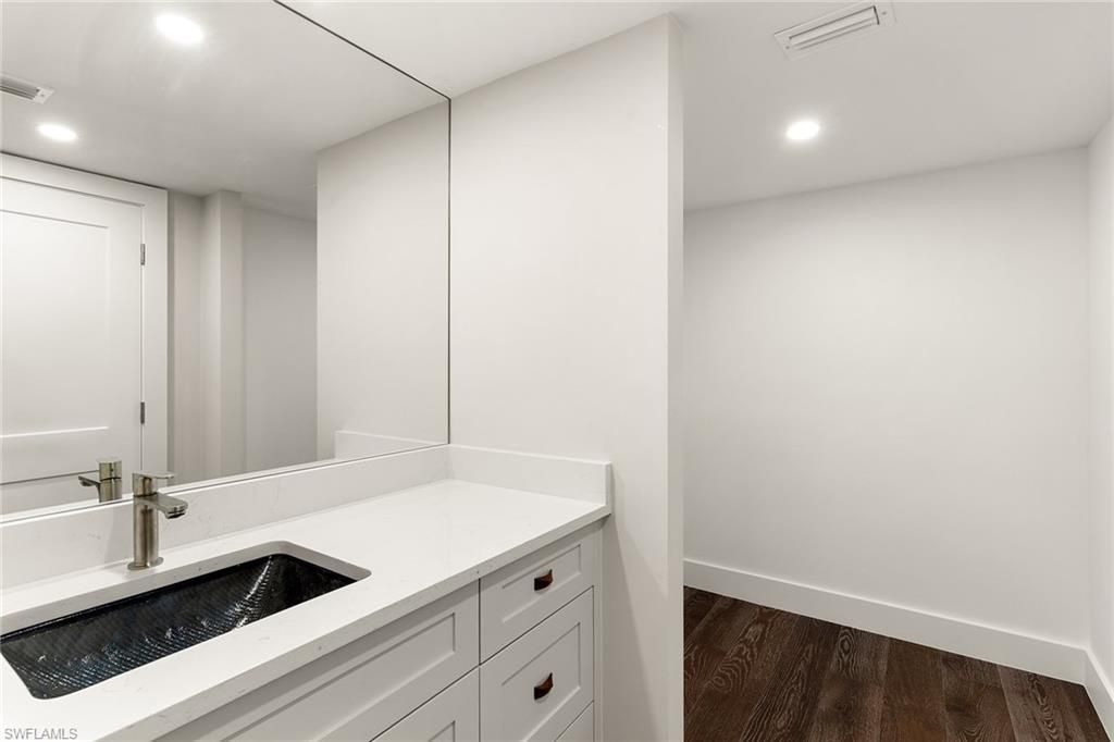 2850 Gulf Shore Blvd N, Unit 106, Naples, FL 34103 Photo