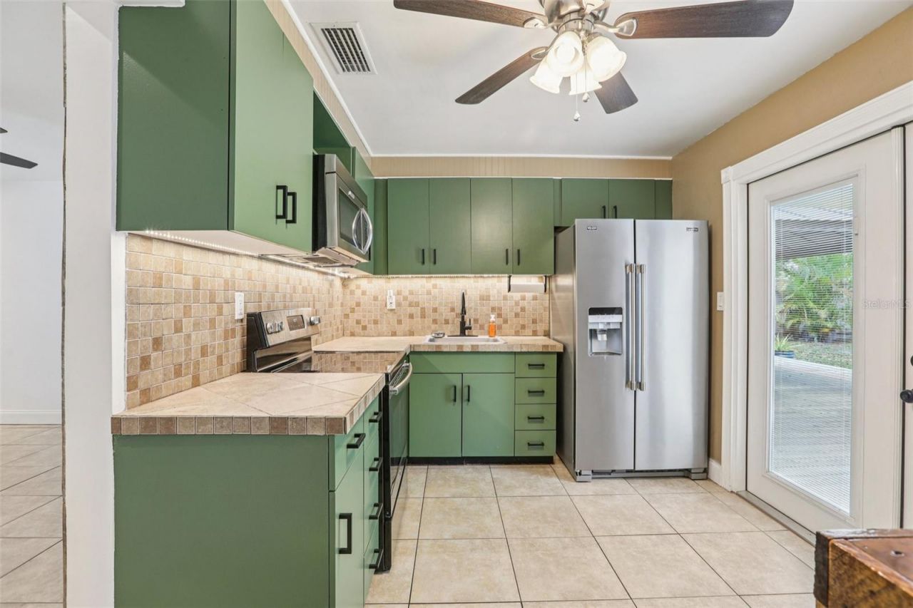 7017 Meadowlawn Drive N, Saint Petersburg, FL 33712 Photo