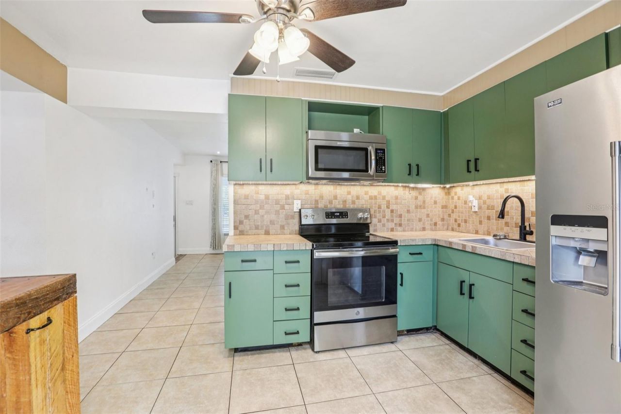 7017 Meadowlawn Drive N, Saint Petersburg, FL 33712 Photo