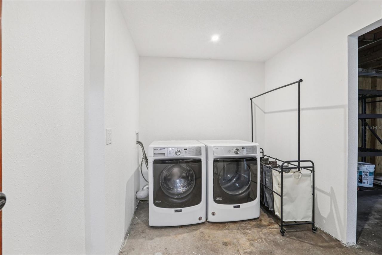 7017 Meadowlawn Drive N, Saint Petersburg, FL 33712 Photo