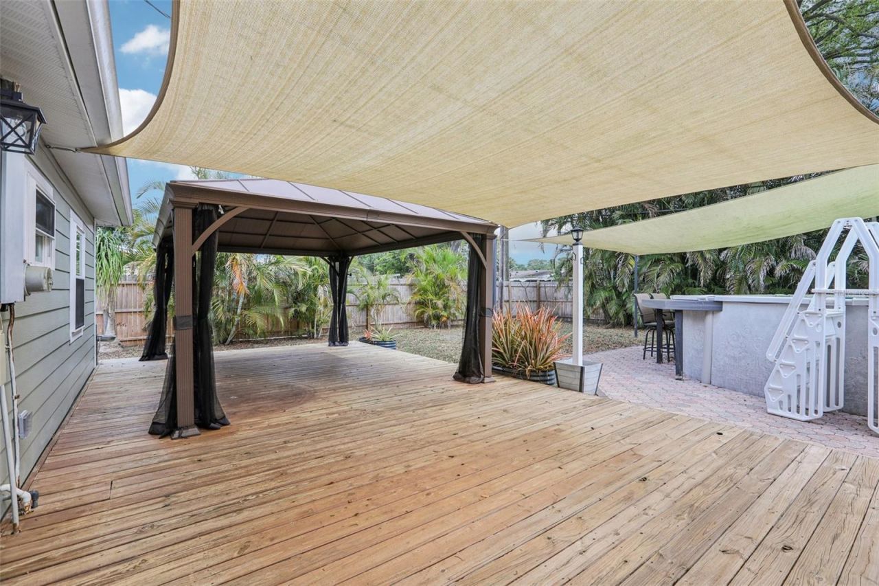 7017 Meadowlawn Drive N, Saint Petersburg, FL 33712 Photo