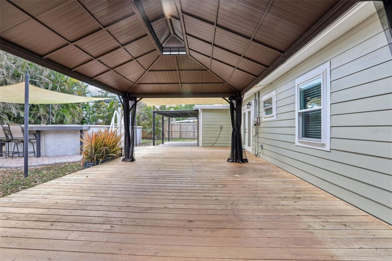 7017 Meadowlawn Drive N, Saint Petersburg, FL 33712 Photo