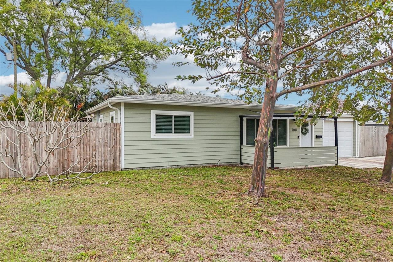 7017 Meadowlawn Drive N, Saint Petersburg, FL 33712 Photo