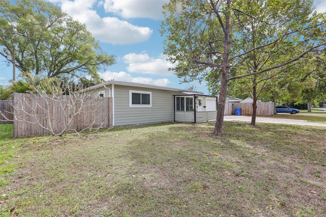 7017 Meadowlawn Drive N, Saint Petersburg, FL 33712 Photo