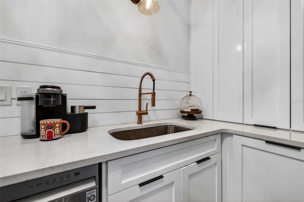 6566 1st Avenue S, Saint Petersburg, FL 33707 Photo