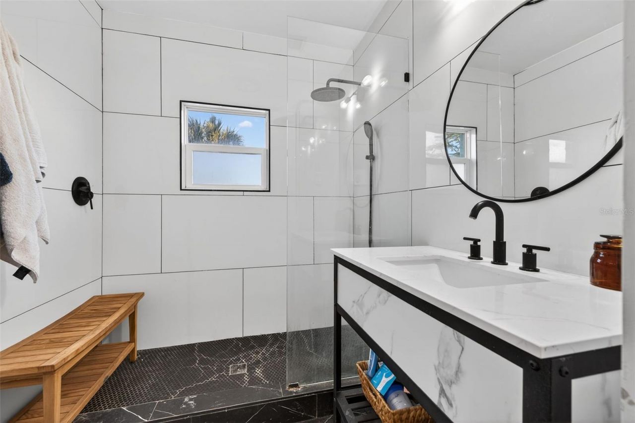 6566 1st Avenue S, Saint Petersburg, FL 33707 Photo