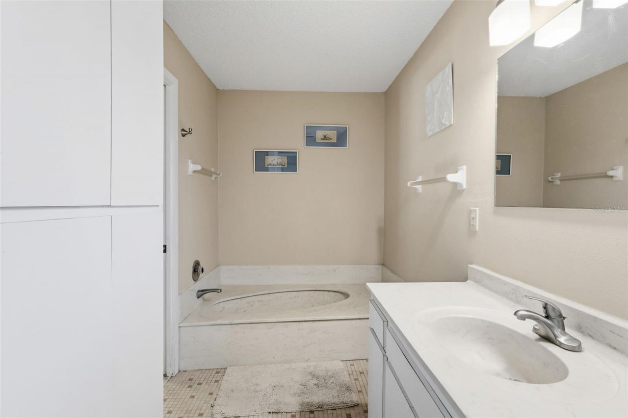 5109 Palm Aire Drive, Sarasota, FL 34243 Photo