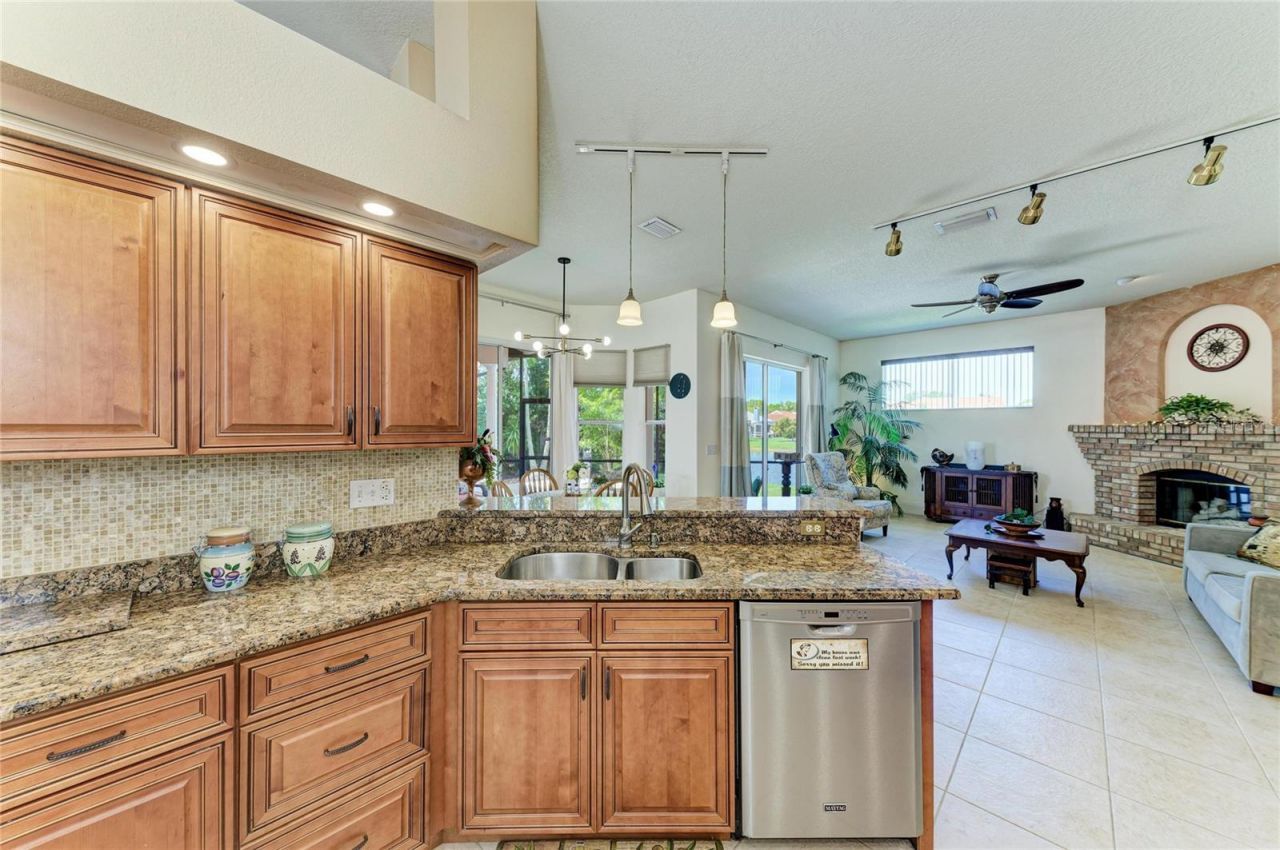 4107 72nd Avenue E, Sarasota, FL 34243 Photo