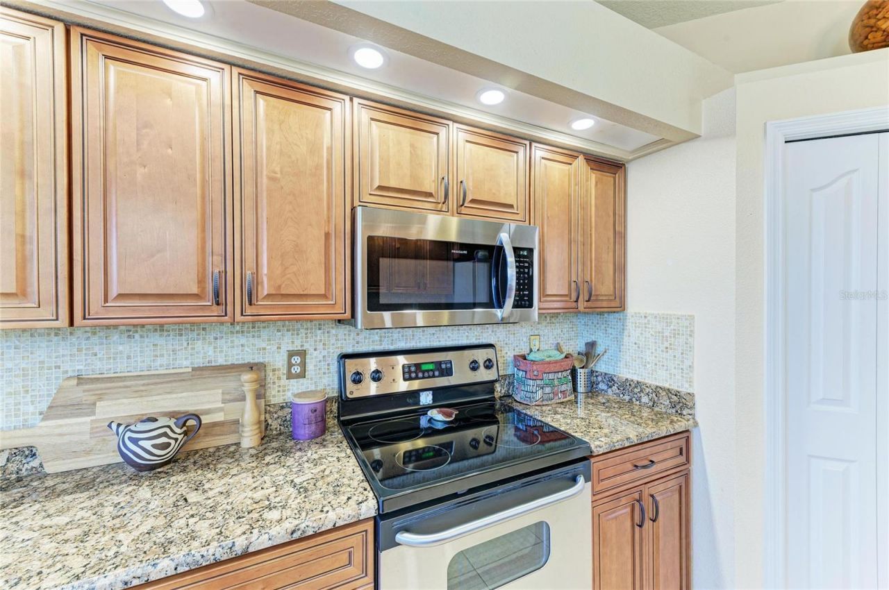 4107 72nd Avenue E, Sarasota, FL 34243 Photo