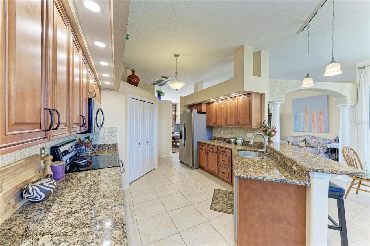 4107 72nd Avenue E, Sarasota, FL 34243 Photo