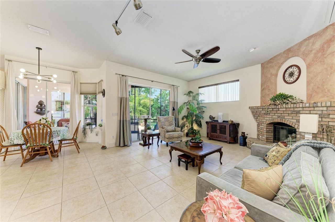 4107 72nd Avenue E, Sarasota, FL 34243 Photo