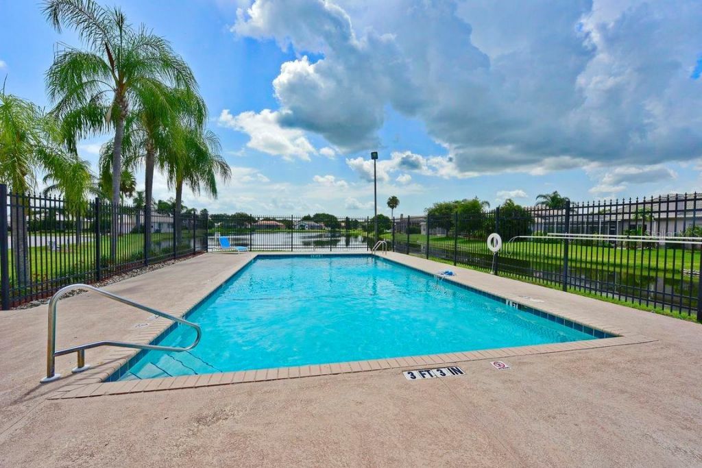 4107 72nd Avenue E, Sarasota, FL 34243 Photo