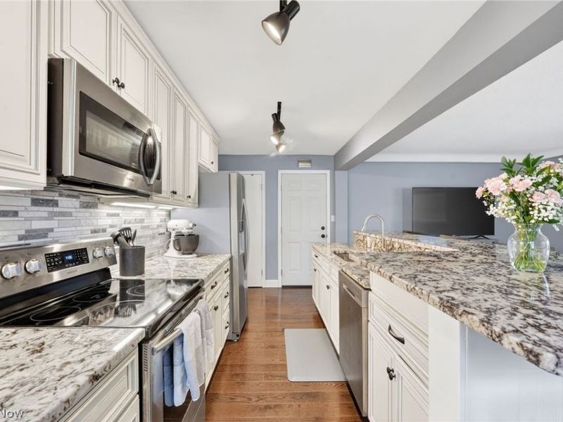 24024 E Oakland Road, Bay Village, OH 44140 Photo 10