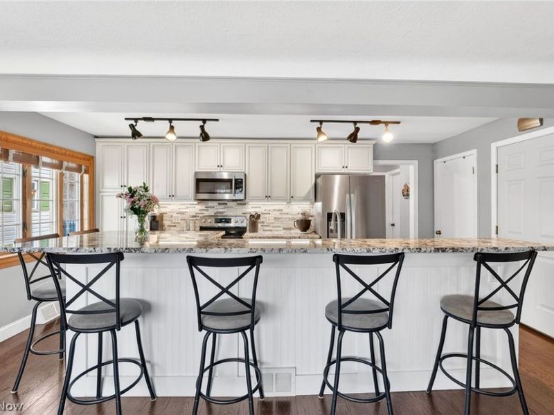 24024 E Oakland Road, Bay Village, OH 44140 Photo 3