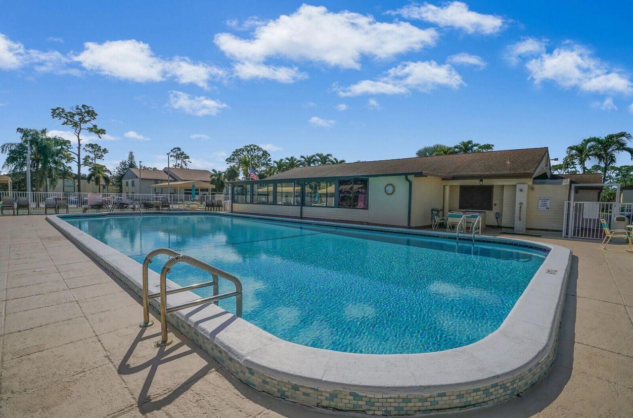 338 Knotty Pine Circle, Unit D1, Greenacres, FL 33463 Photo