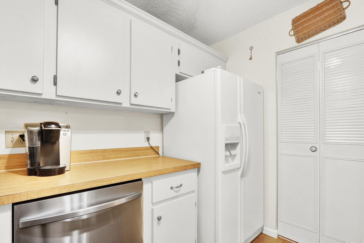 338 Knotty Pine Circle, Unit D1, Greenacres, FL 33463 Photo