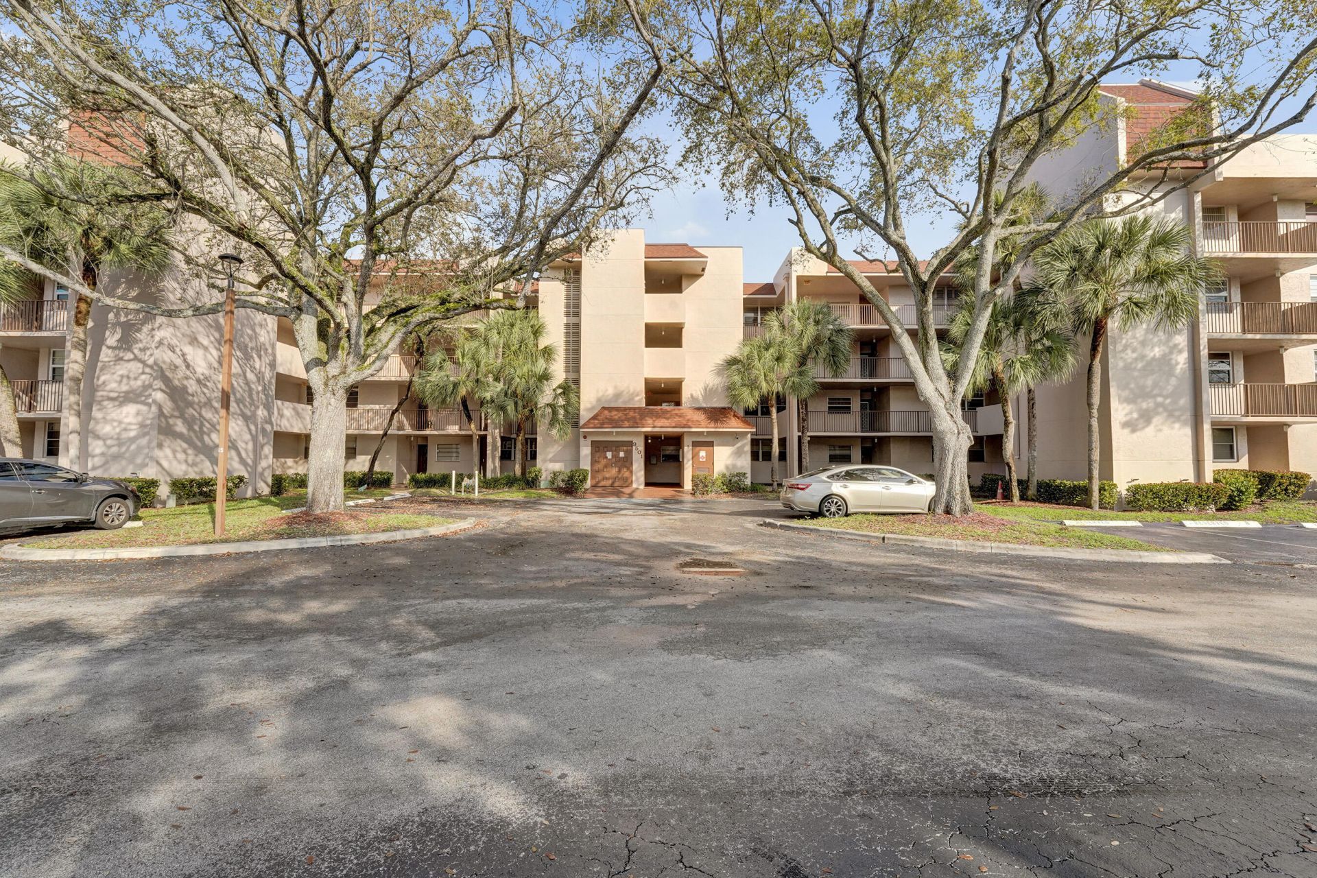 9501 Seagrape Drive, Unit 404, Davie, FL 33324 Photo