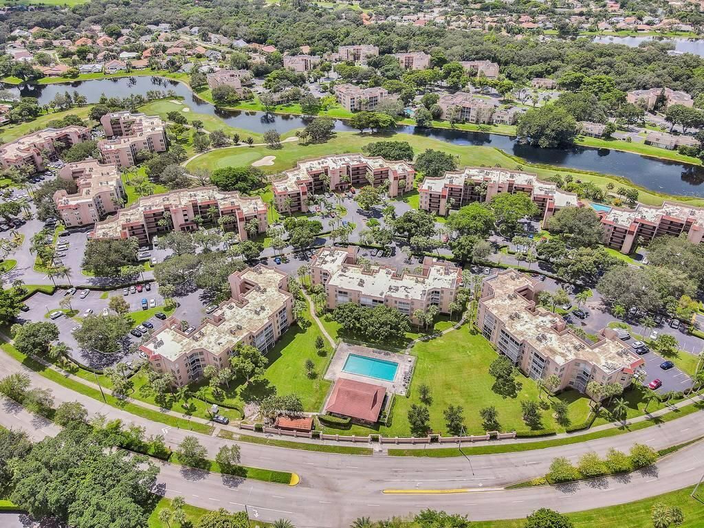 9501 Seagrape Drive, Unit 404, Davie, FL 33324 Photo