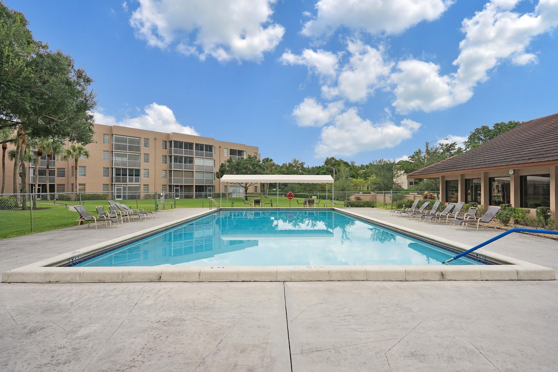 9501 Seagrape Drive, Unit 404, Davie, FL 33324 Photo