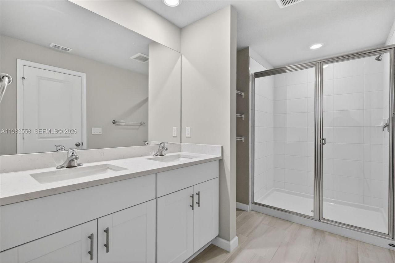 5610 SE Edgewater Cir , Stuart, FL 34997 Photo