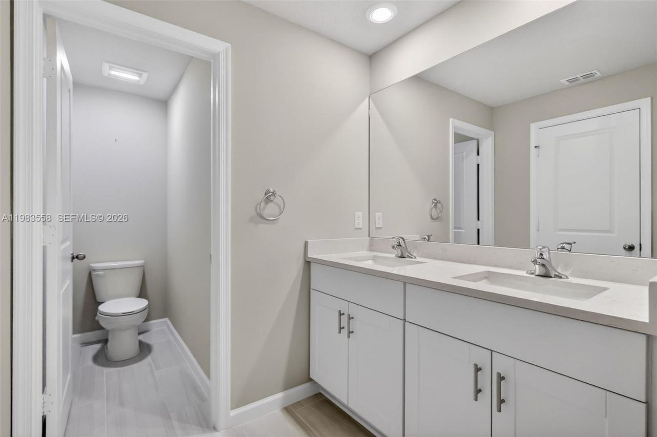 5610 SE Edgewater Cir , Stuart, FL 34997 Photo