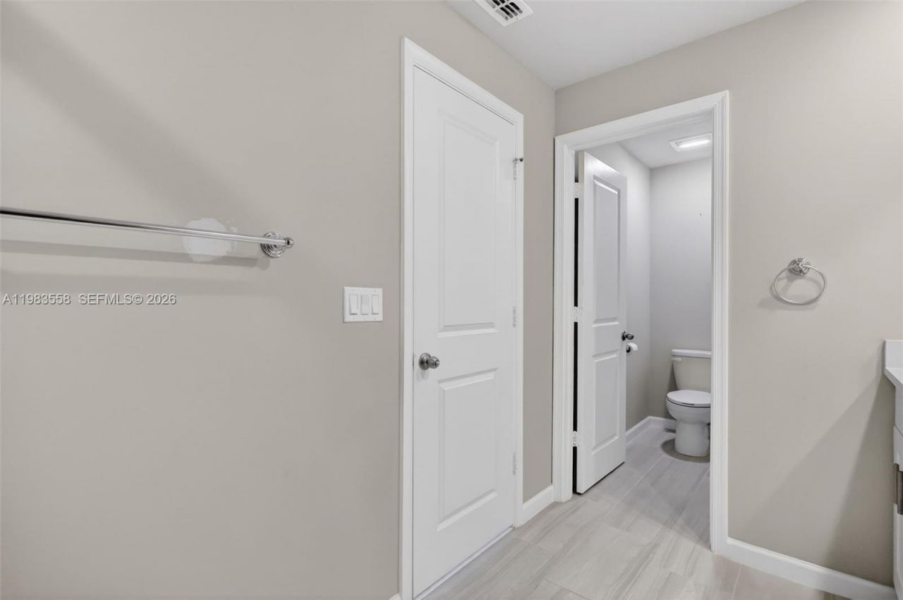 5610 SE Edgewater Cir , Stuart, FL 34997 Photo