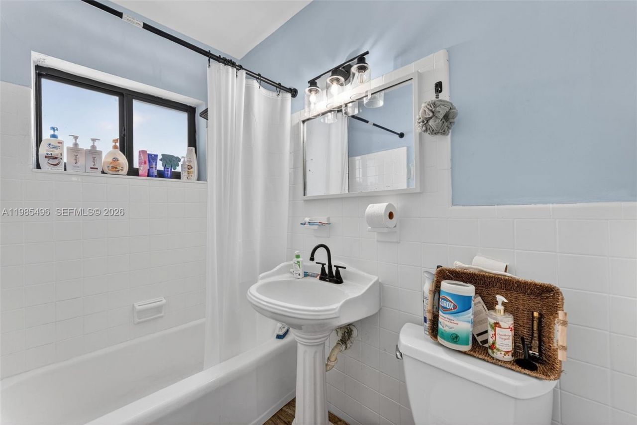 440 E 37th St, Hialeah, FL 33013 Photo