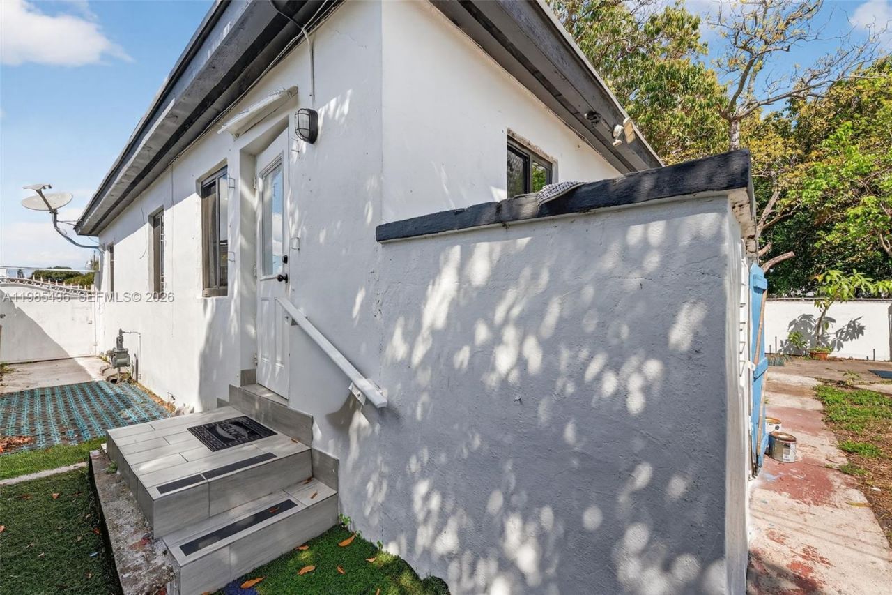 440 E 37th St, Hialeah, FL 33013 Photo