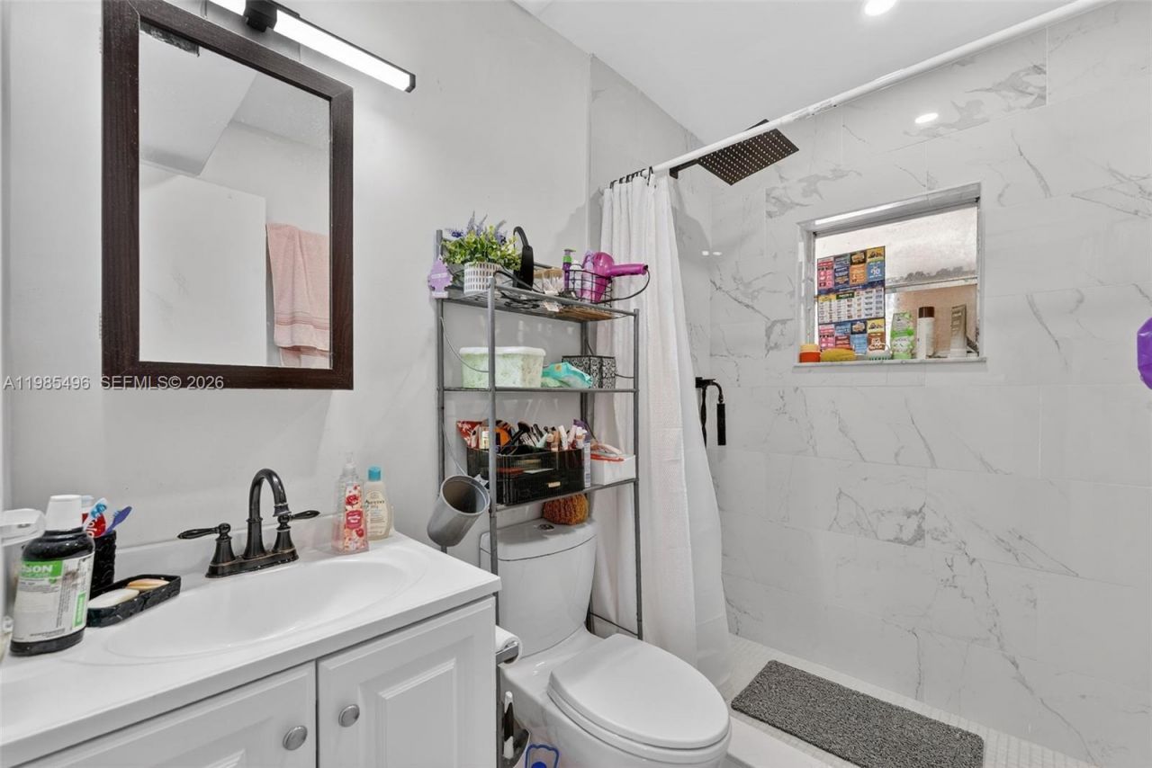 440 E 37th St, Hialeah, FL 33013 Photo