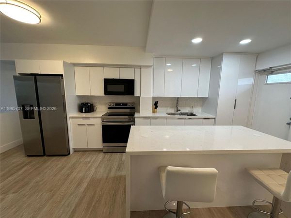 10900 SW 104th St, Unit 322, Miami, FL 33176