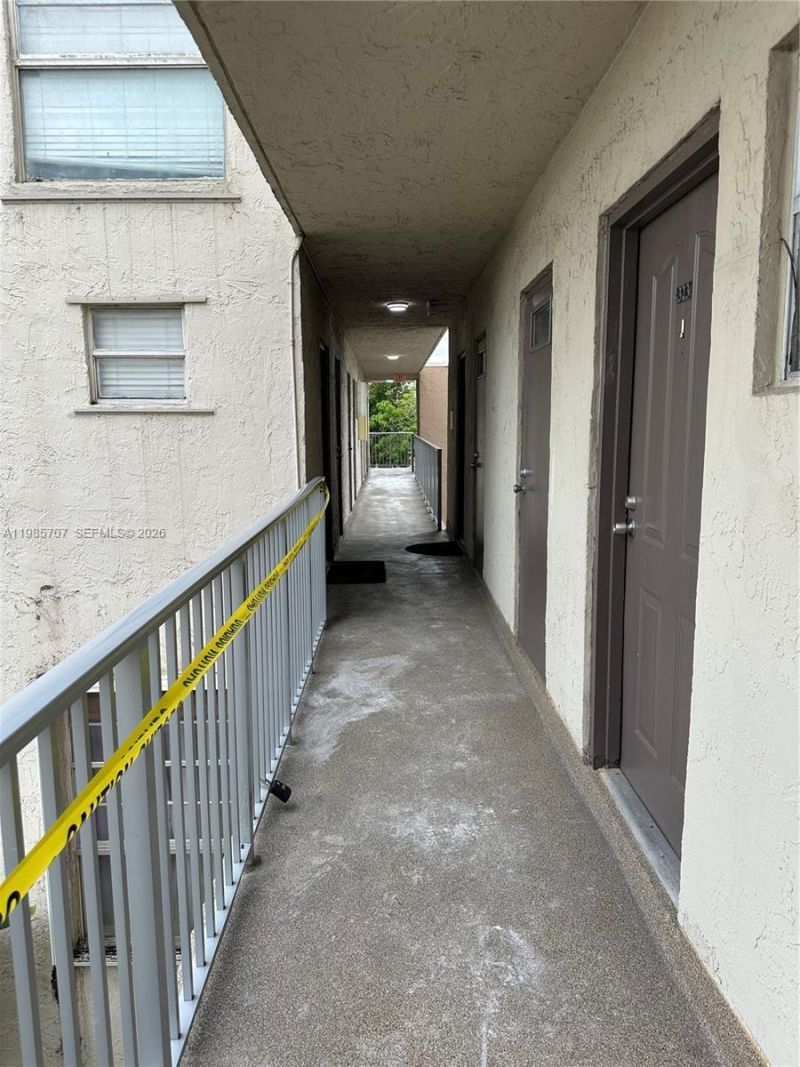 10900 SW 104th St, Unit 322, Miami, FL 33176 Photo