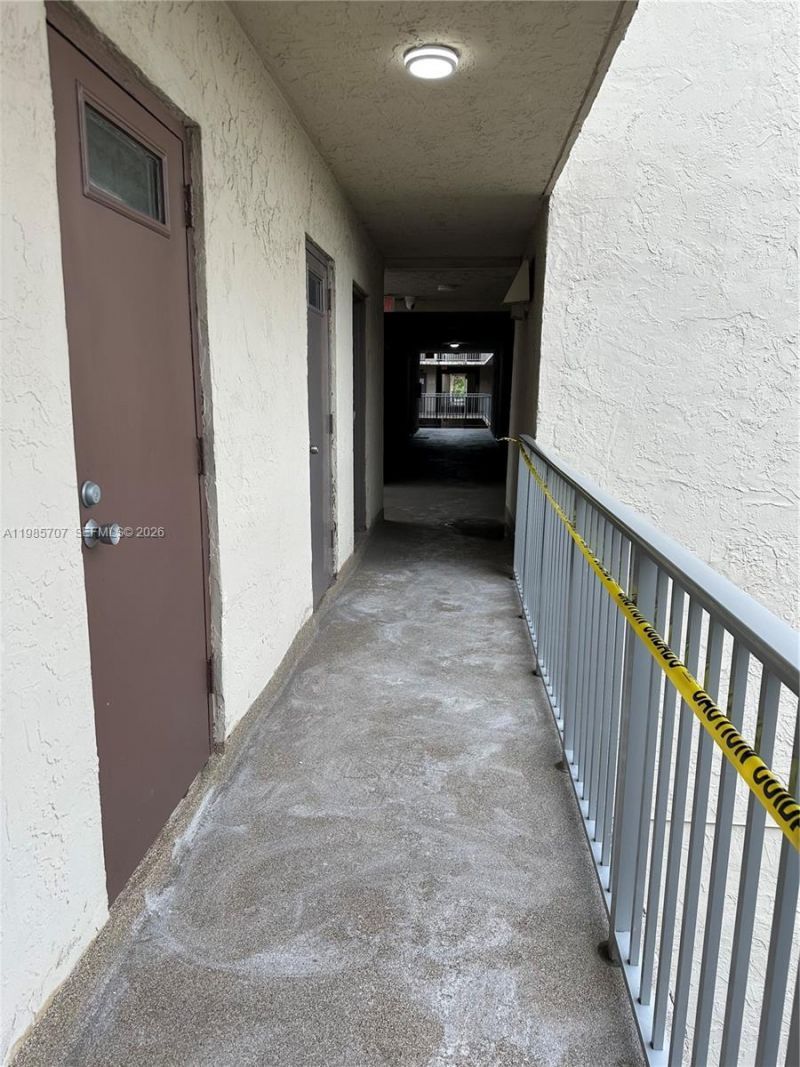 10900 SW 104th St, Unit 322, Miami, FL 33176 Photo