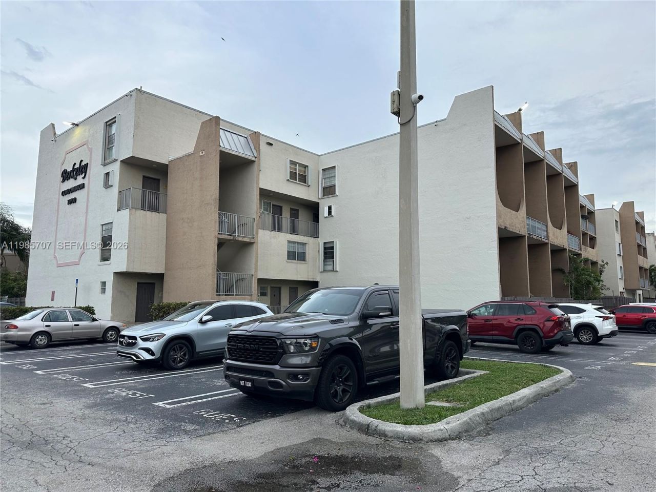 10900 SW 104th St, Unit 322, Miami, FL 33176 Photo
