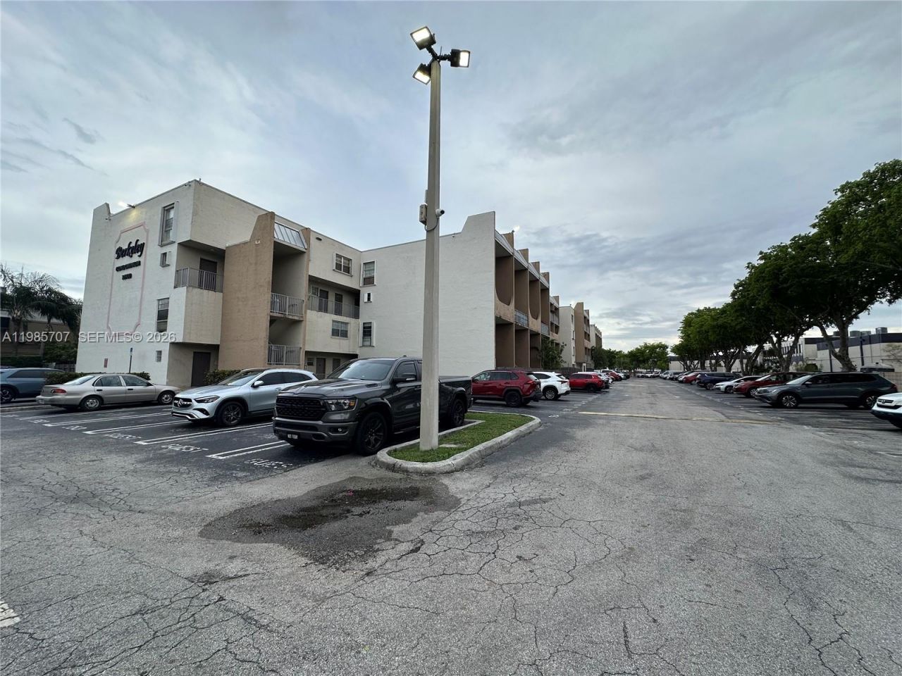 10900 SW 104th St, Unit 322, Miami, FL 33176 Photo