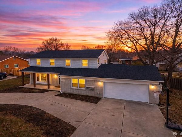 25342 Wykeshire Road, Farmington Hills, MI 48336