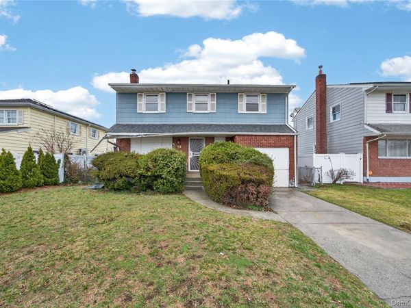 19 Angevine Avenue , Hempstead, NY 11550