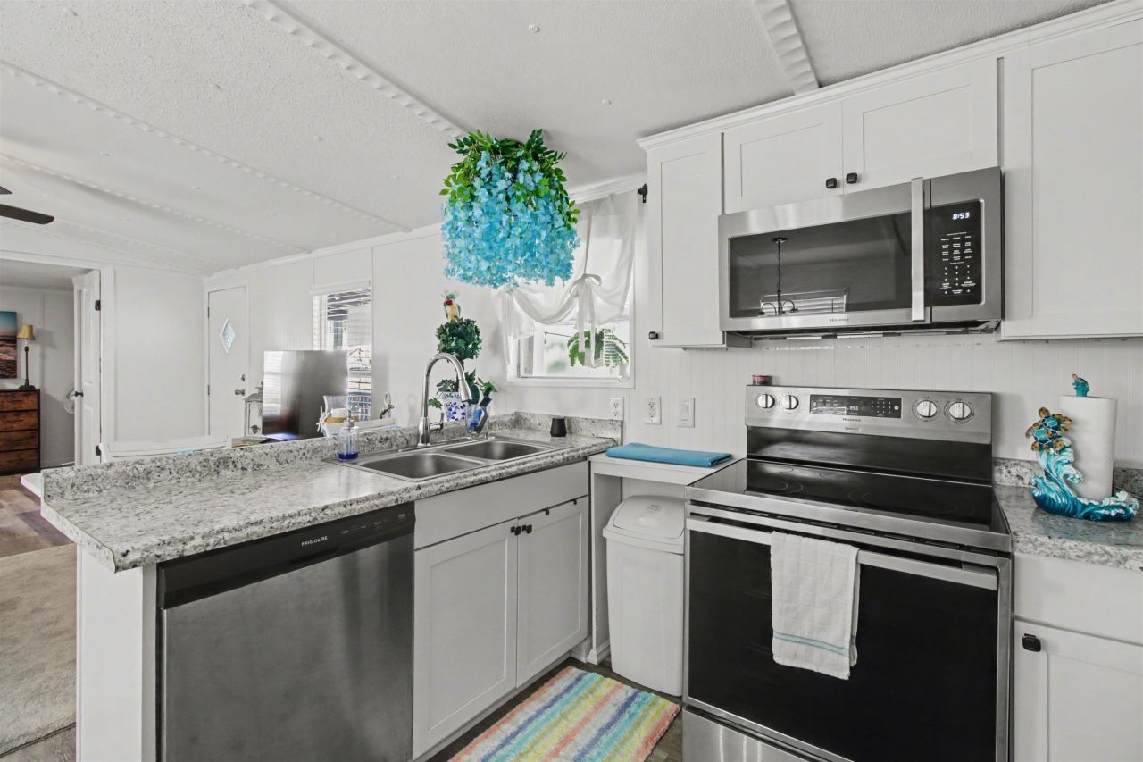 930 Foxfire Dr. Photo 10