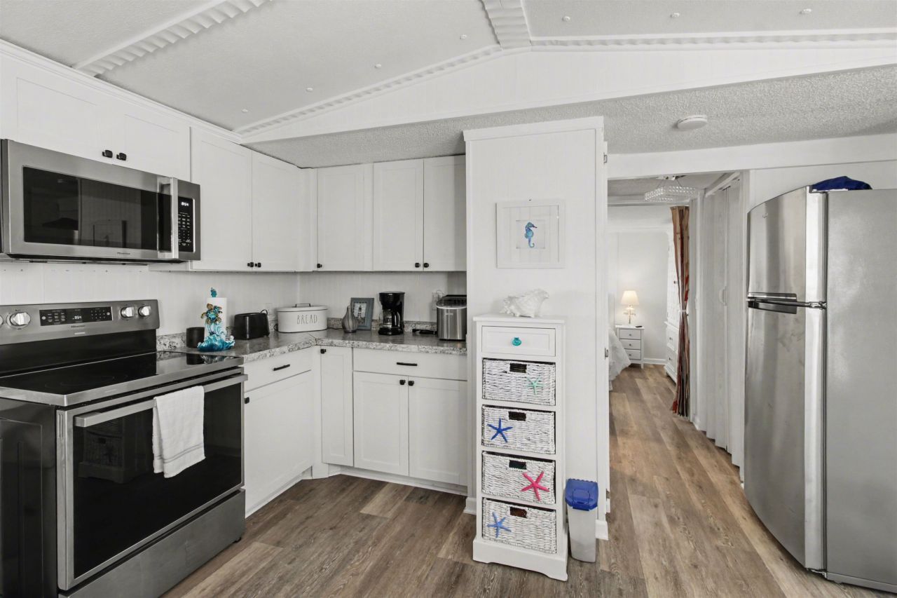 930 Foxfire Dr. Photo 11